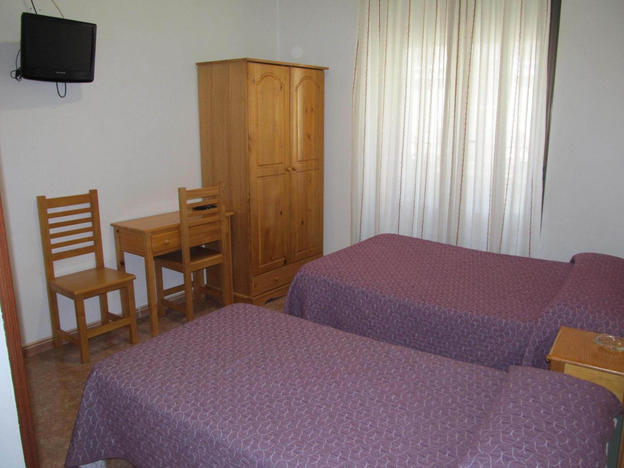 Hostal Las Torres Madrid Exterior photo